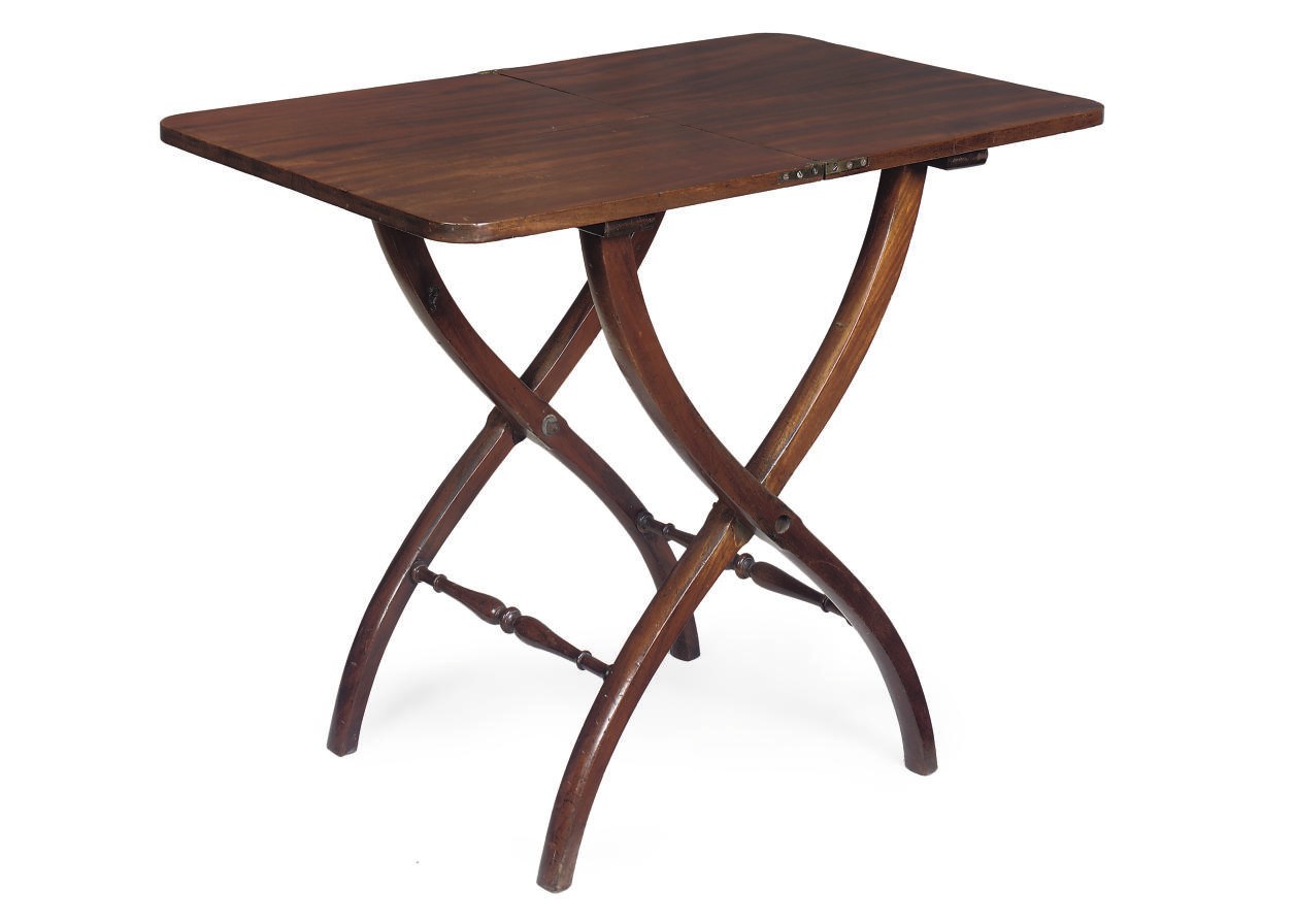 AN EARLY VICTORIAN MAHOGANY COACHING TABLE