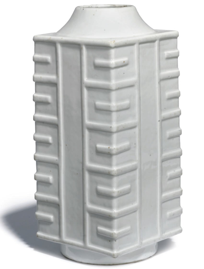 A WHITE-GLAZED SQUARE VASE, CONG