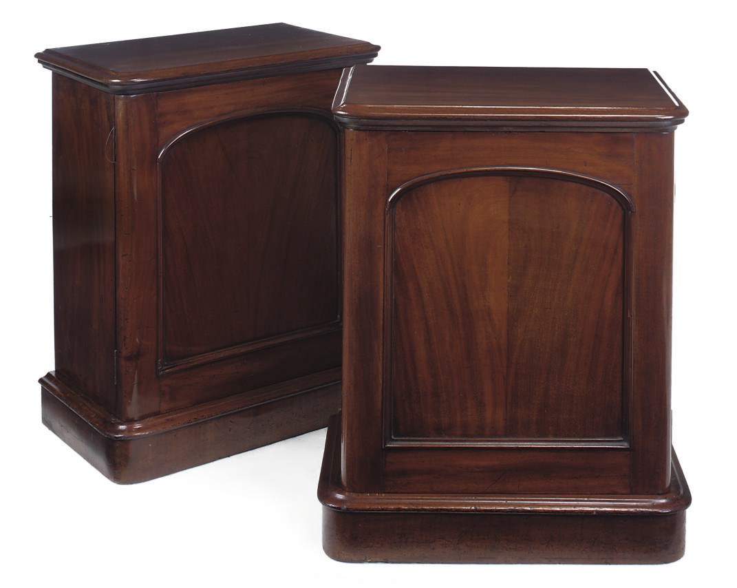 A PAIR OF MAHOGANY BEDSIDE CUPBOARDS