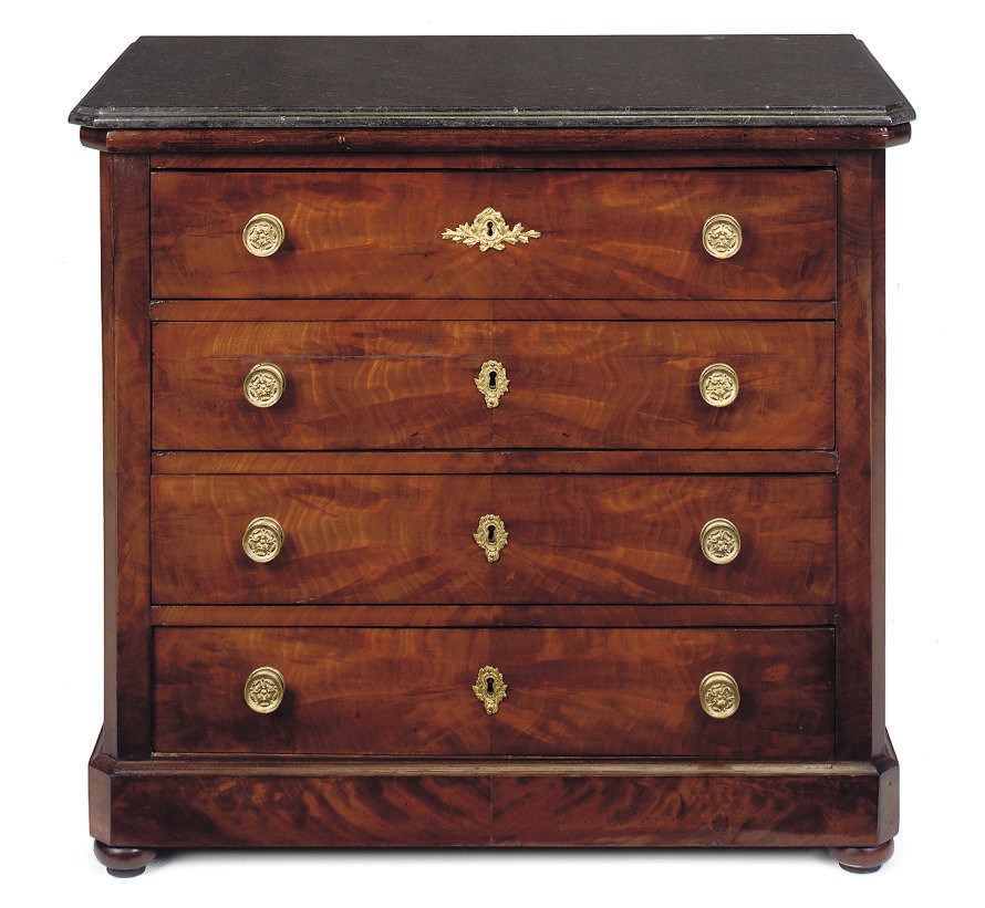 A FRENCH MAHOGANY AND GILT-METAL MOUNTED COMMODE