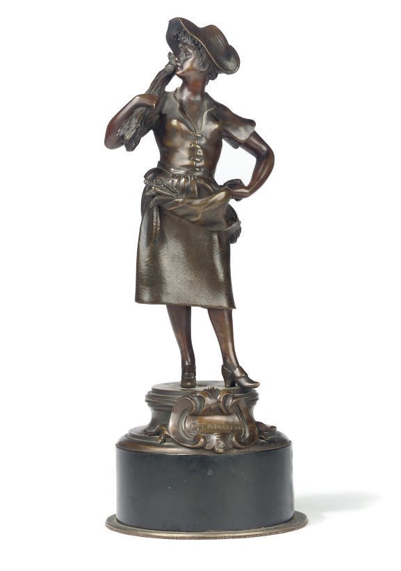 A FRENCH BRONZE FIGURE ENTITLED 'GLANEUSE'