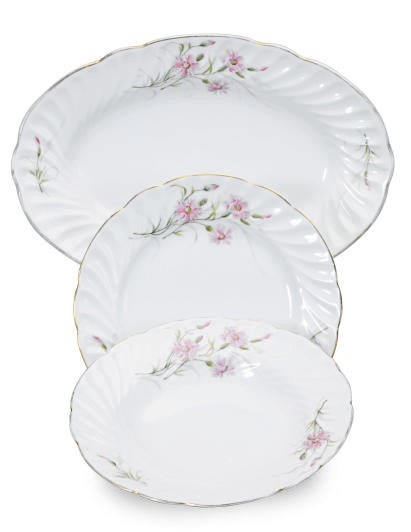 A RUSSIAN PORCELAIN PART DINNER SERVICE,