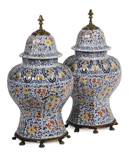 A PAIR OF DUTCH DELFT-STYLE GILT-METAL MOUNTED VASES AND COVERS,