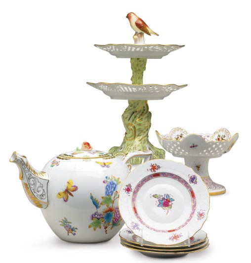 AN ASSEMBLED HUNGARIAN PORCELAIN PART DESSERT SERVICE,