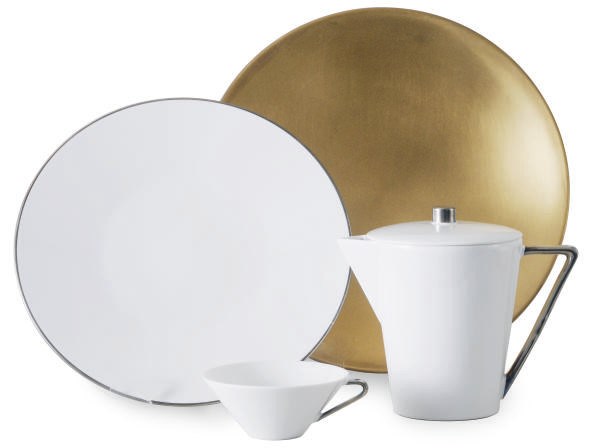 AN EXTENSIVE JAPANESE PORCELAIN GILT WHITE DINNER SERVICE,