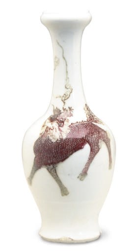 A CHINESE PORCELAIN BOTTLE VASE PAINTED WITH A DRAGON,