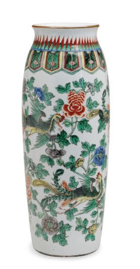 A CHINESE PORCELAIN FAMILLE VERT CYLINDRICAL VASE,