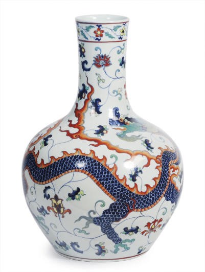 A LARGE CHINESE PORCELAIN BOTTLE VASE,