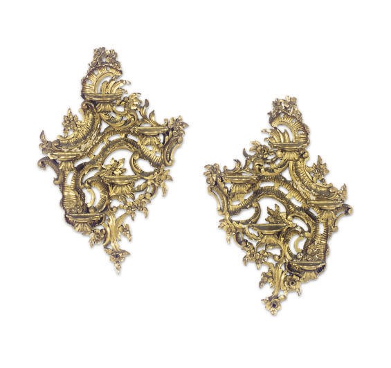 A PAIR OF GILTWOOD WALL BRACKETS,