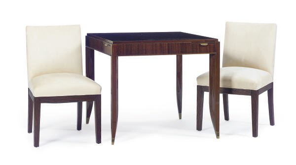A MAHOGANY AND BRASS GAMES TABLE TOGETHER WITH FOUR OAK AND SUEDE UPHOLSTERED SIDE CHAIRS,