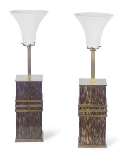 A PAIR OF STAINED WOOD AND BRASS RECTANGULAR-FORM TABLE LAMPS,