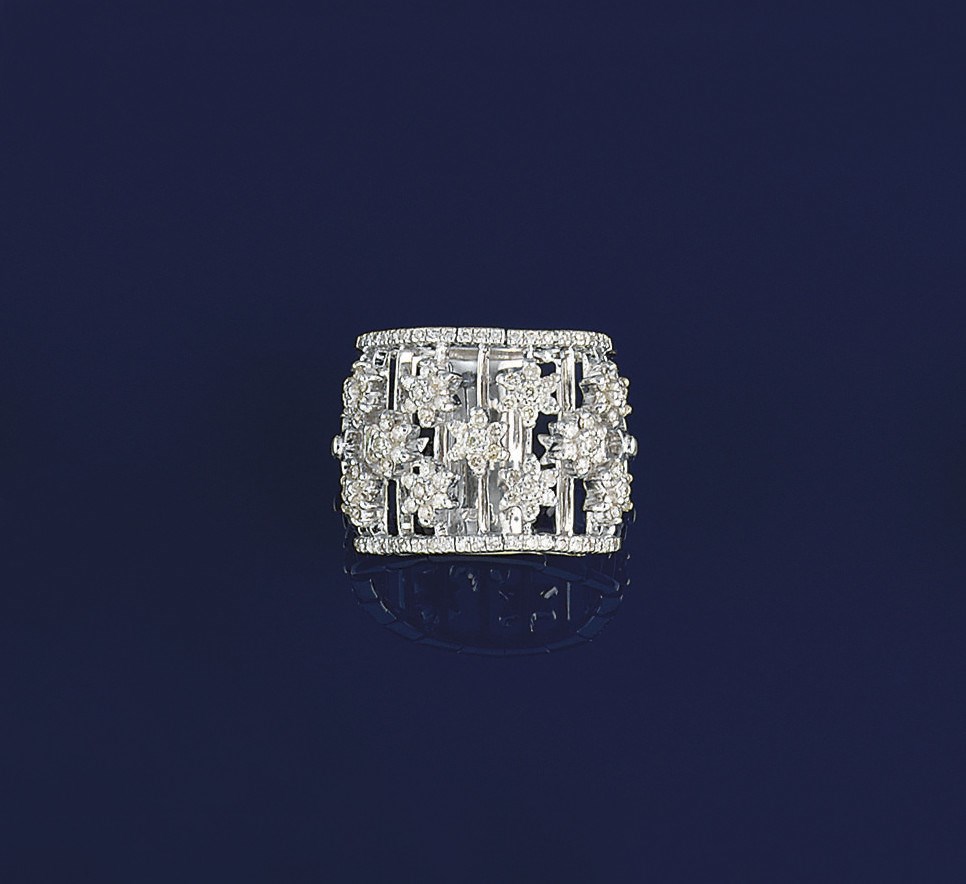 A diamond flexible band ring