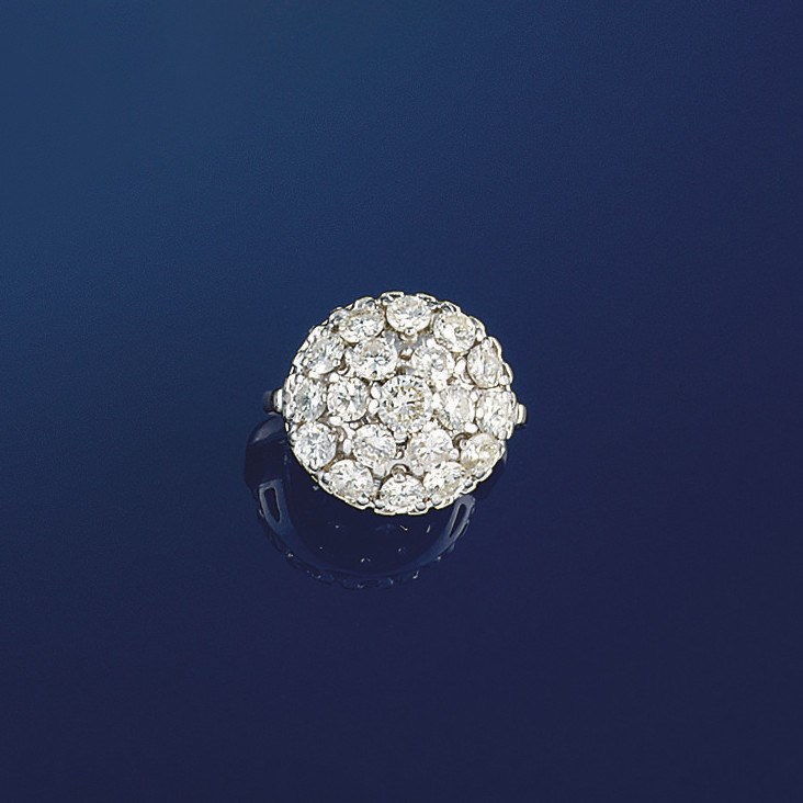 A DIAMOND CLUSTER RING