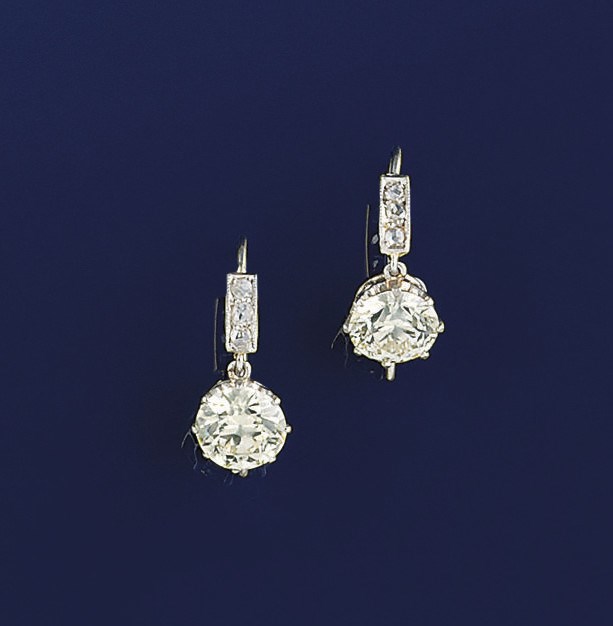 A pair of diamond earpendants