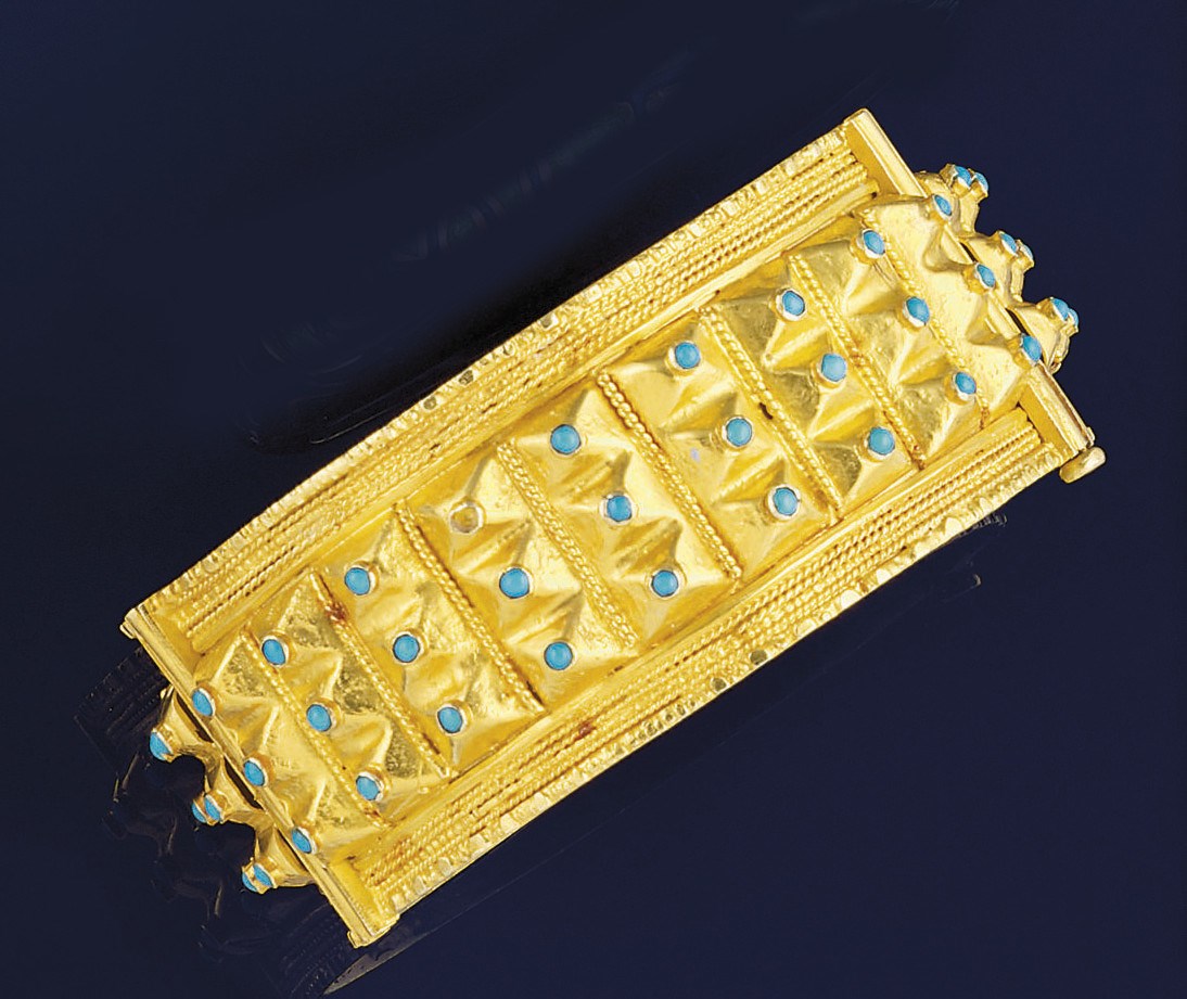 A late 19th/early 20th century Persian gold and turquoise bangle