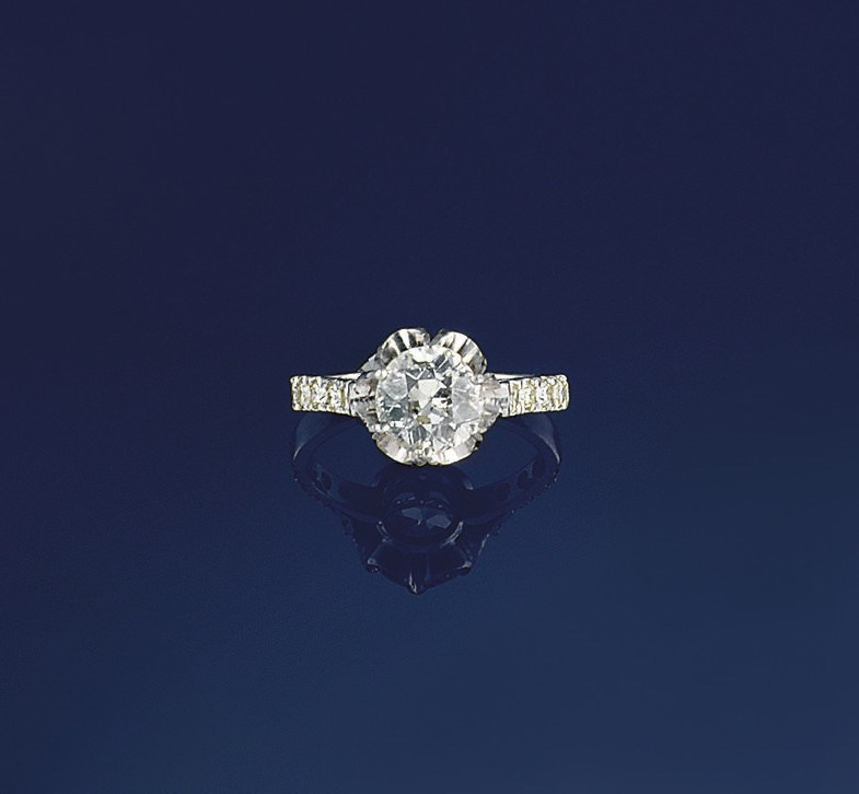 A diamond single stone ring