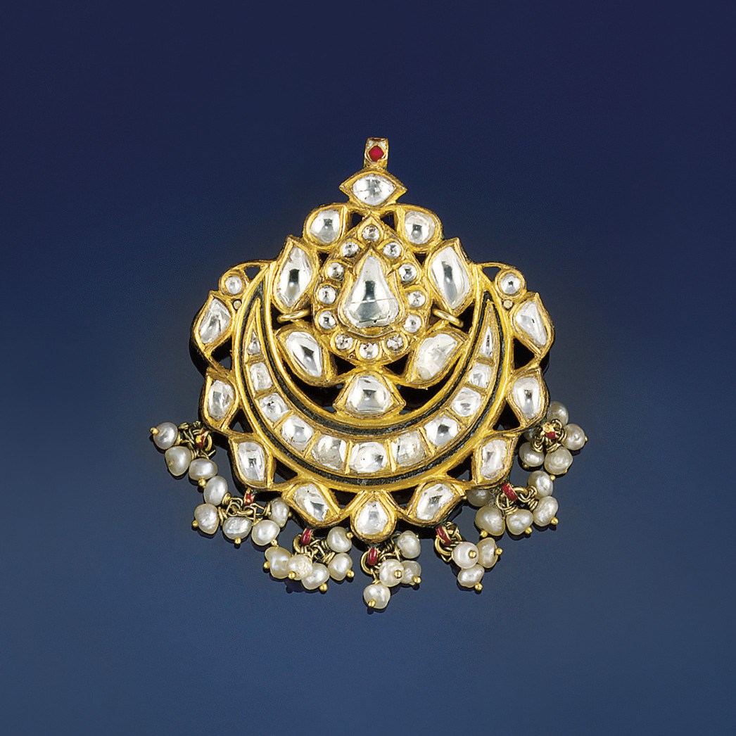 An Indian diamond and enamel pendant