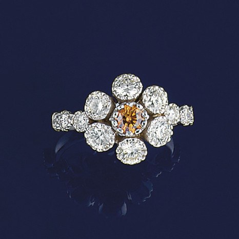 A coloured diamond and diamond cluster ring