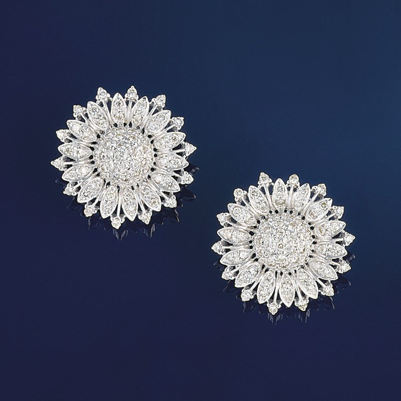A pair of diamond cluster earstuds