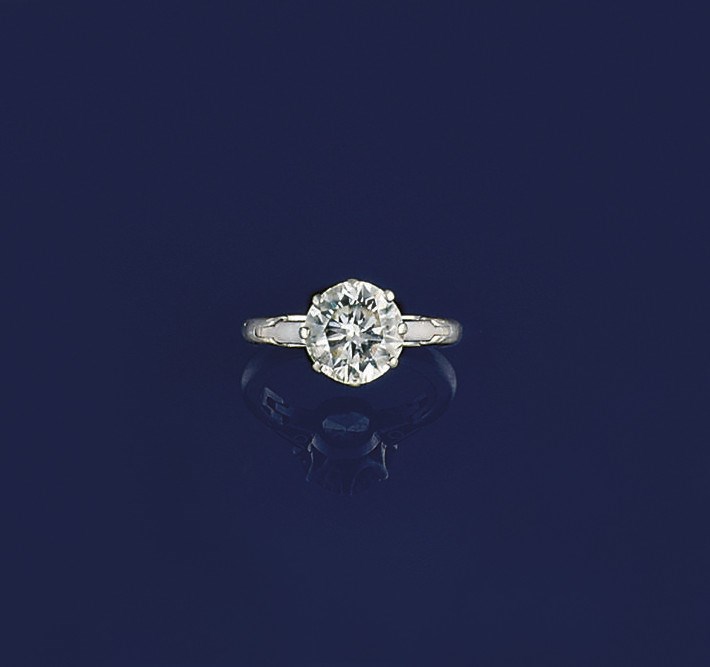 A diamond single stone ring