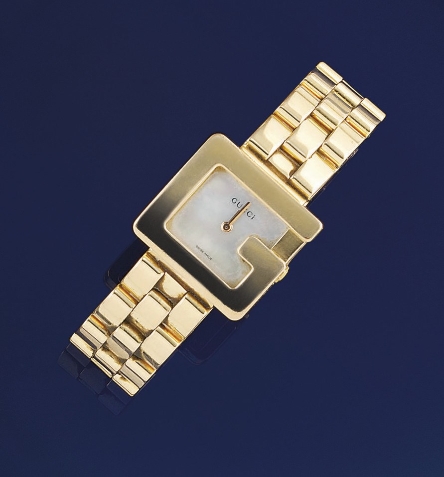 A lady's 18ct. gold quartz wristwatch, by Gucci