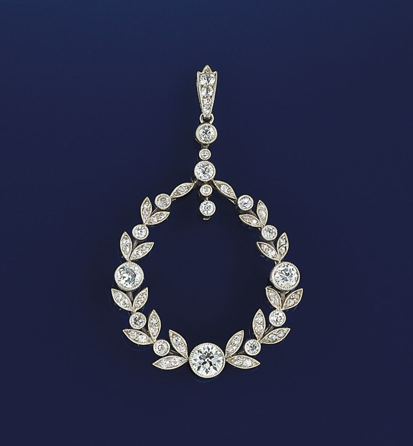 An Edwardian platinum and diamond brooch pendant