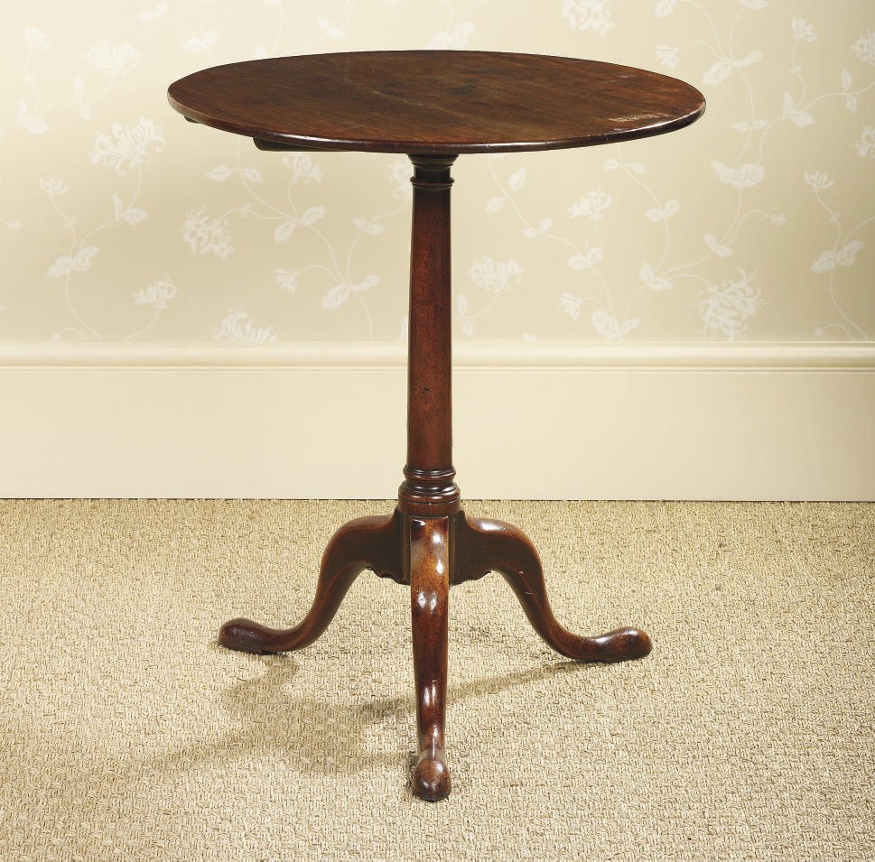 A GEORGE II MAHOGANY TRIPOD TABLE