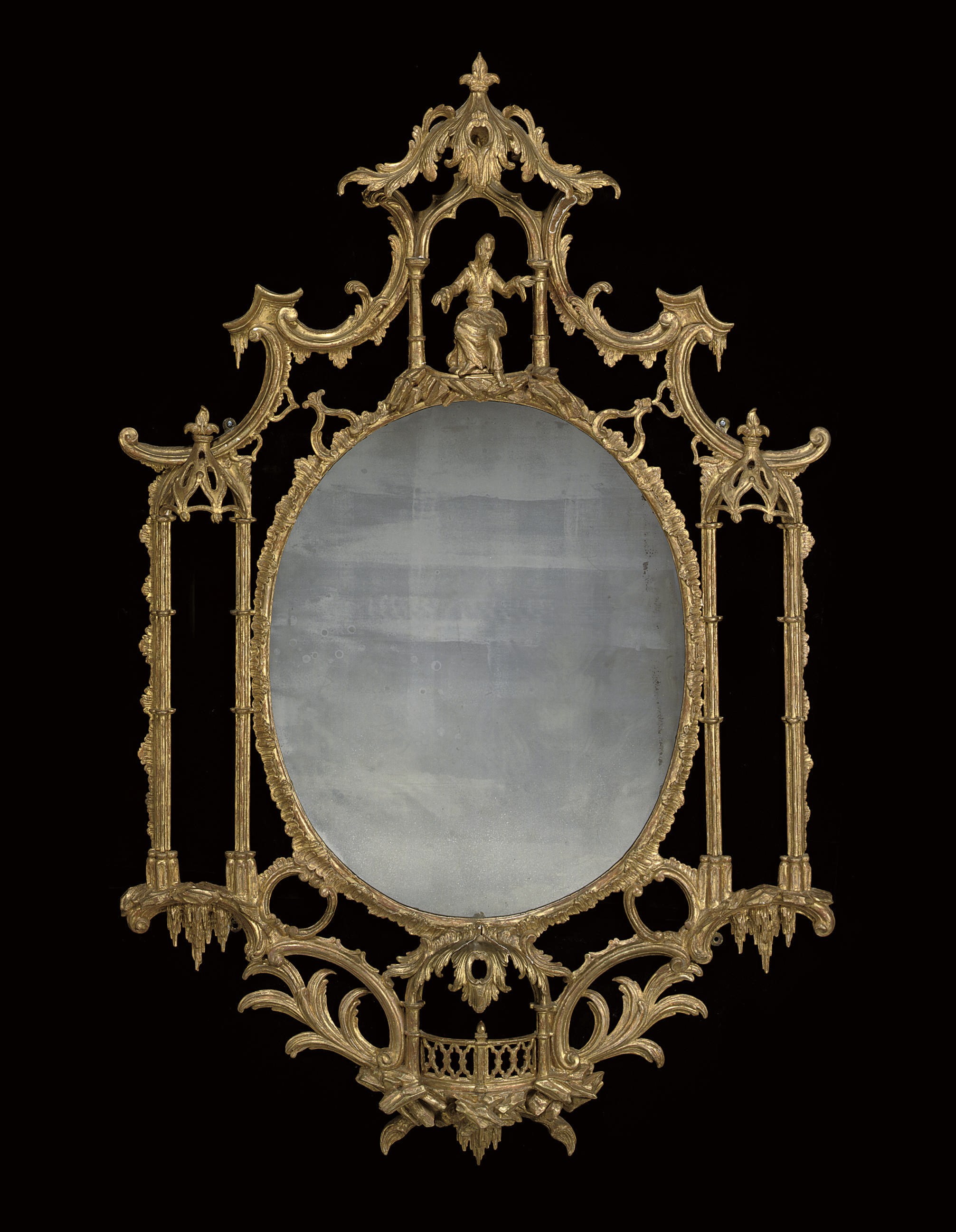 AN ENGLISH GILTWOOD MIRROR