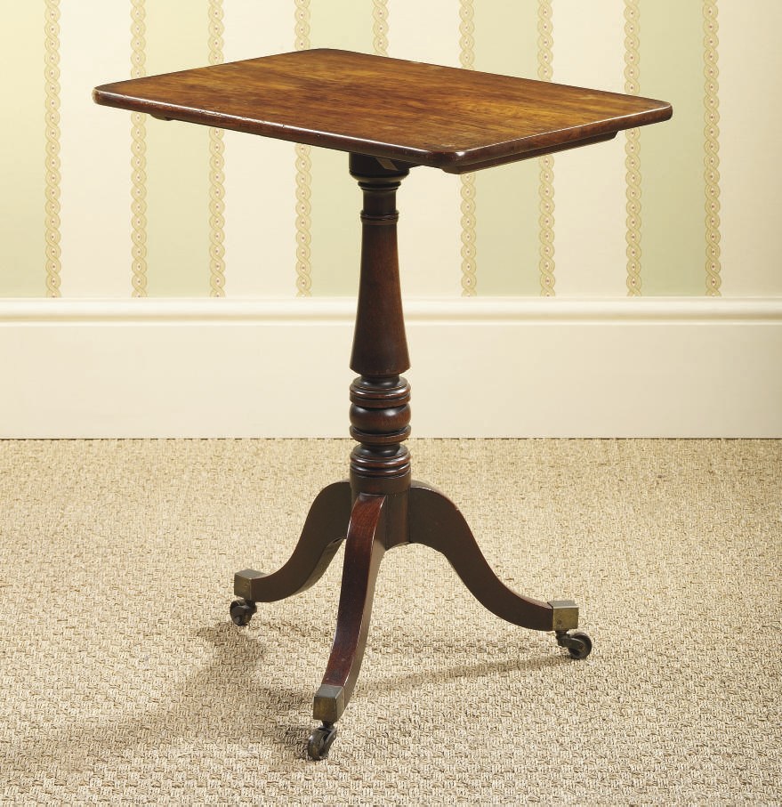A REGENCY MAHOGANY TRIPOD TABLE