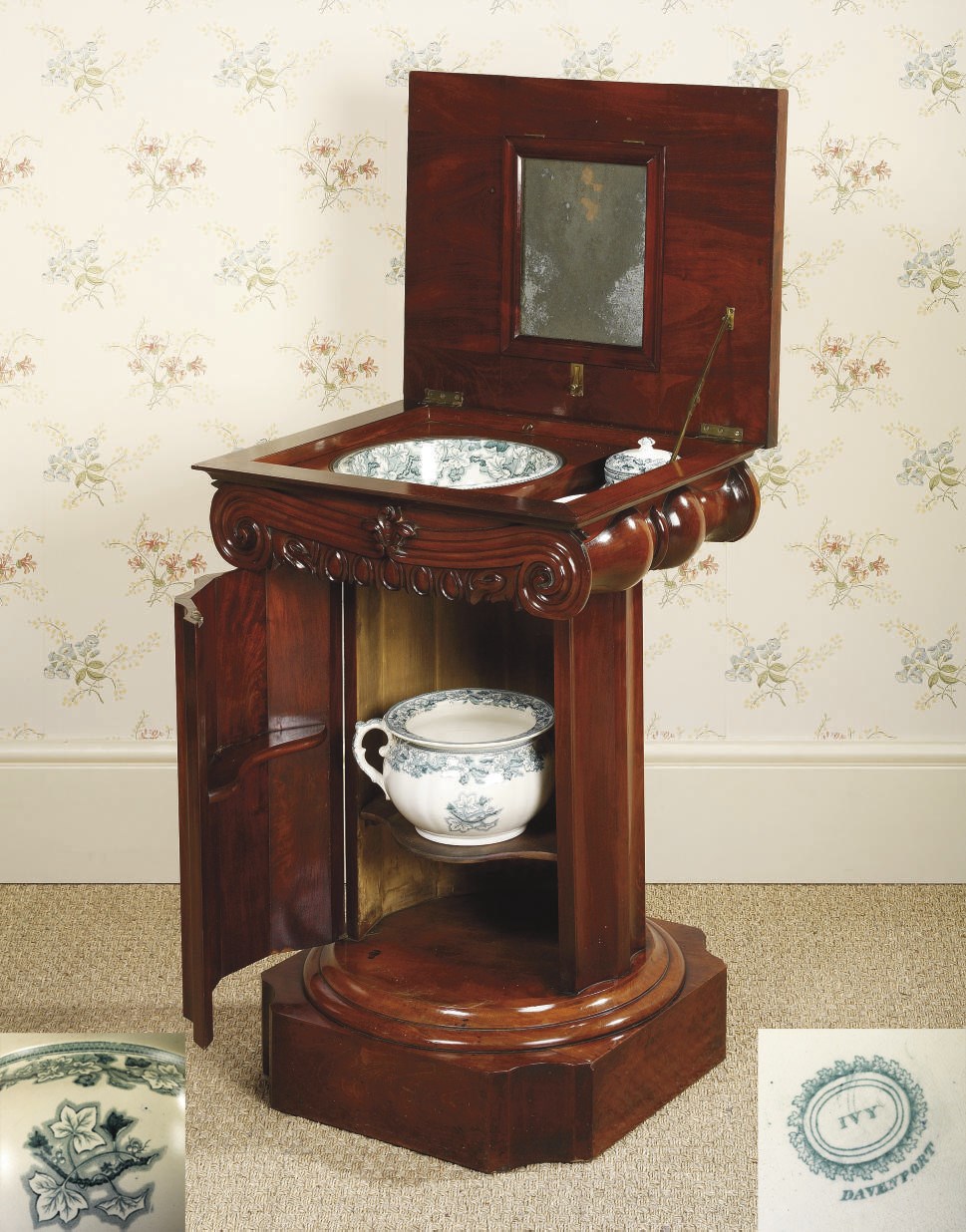 A VICTORIAN MAHOGANY PEDESTAL WASHSTAND