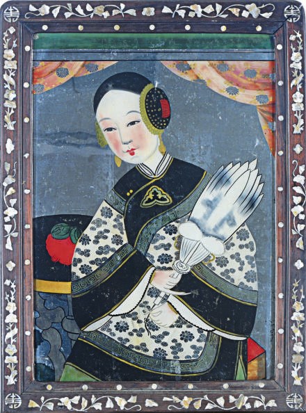 A CHINESE REVERSE PAINTING ON GLASS OF A BEAUTY,