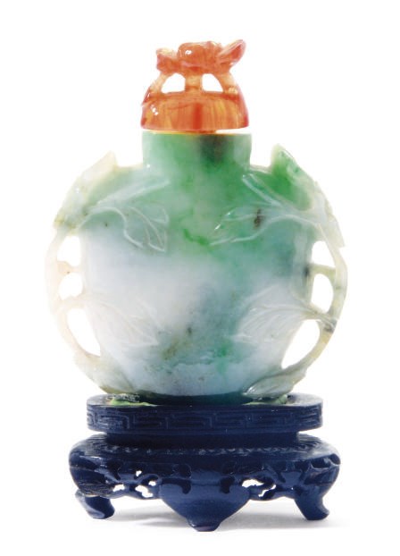 A CHINESE MOTTLED APPLE-GREEN AND LAVENDER JADE SNUFF BOTTLE,**