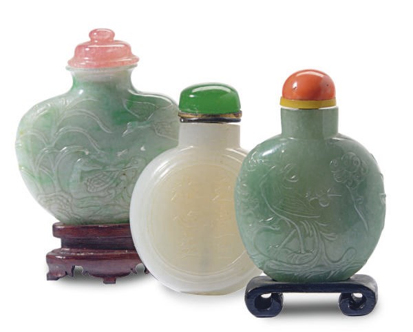 THREE CHINESE JADEITE SNUFF BOTTLES,