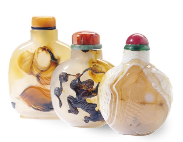 THREE CHINESE AGATE SNUFF BOTTLES,**