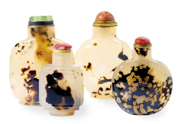 FOUR CHINESE AGATE SNUFF BOTTLES,**