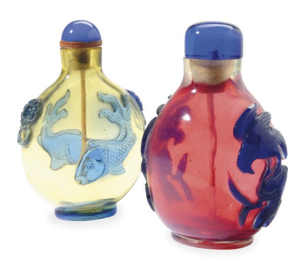 TWO CHINESE BLUE-OVERLAY GLASS SNUFF BOTTLES,