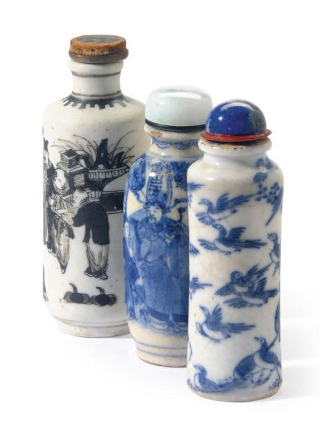 A GROUP OF THREE CHINESE BLUE AND WHITE SNUFF BOTTLES,**
