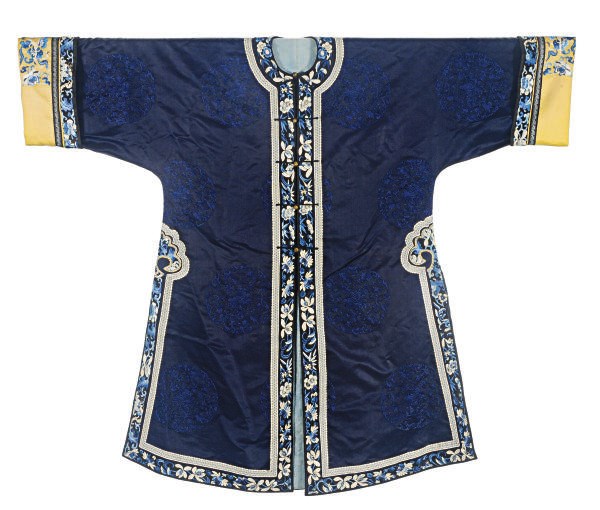A CHINESE EMBROIDERED BLUE SATIN WOMAN'S FRONT-OPENING ROBE,