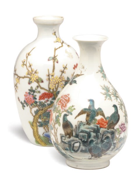 TWO CHINESE PORCELAIN FAMILLE VERT PORCELAIN VASES,