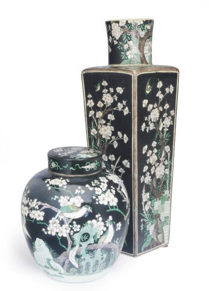 A CHINESE PORCELAIN FAMILLE NOIR SQUARE VASE,