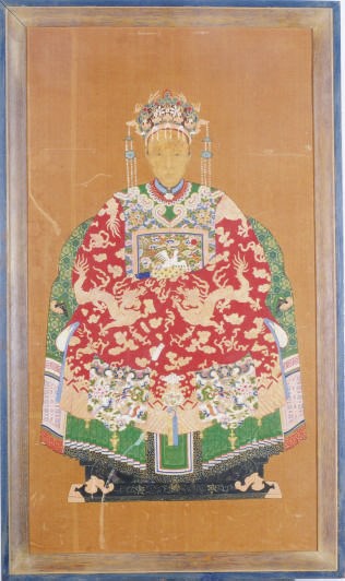 A CHINESE ANCESTOR PORTRAIT OF A SEATED OFFICAL,
