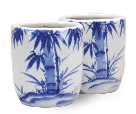 A PAIR OF JAPANESE PORCELAIN BLUE AND WHITE BRUSH POTS