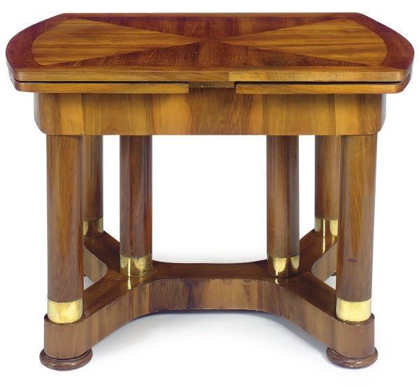 A BIEDERMEIER BRASS-MOUNTED WALNUT DRAW-LEAF DINING TABLE,