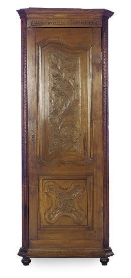 A FRENCH PROVINCIAL CARVED WALNUT CORNER CABINET,