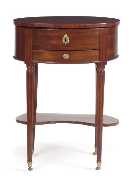 A FRENCH MAHOGANY DRESSING TABLE,