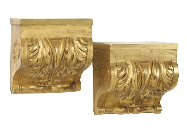A PAIR OF GILTWOOD WALL BRACKETS,