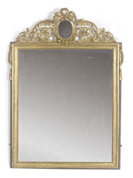 A CONTINENTAL GILTWOOD MIRROR,