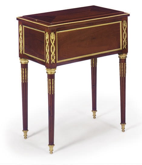 A FRENCH ORMOLU-MOUNTED MAHOGANY COVERED JARDINIERE STAND,