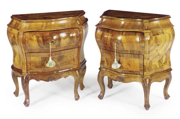 A PAIR OF ITALIAN WALNUT SERPENTINE BOMBE COMMODINOS,