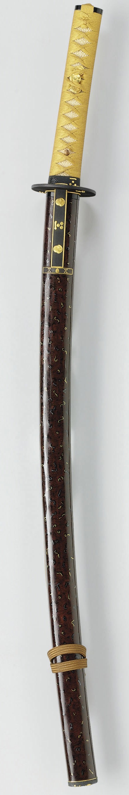 A Brown-Lacquer Koshirae with Crests of the Mori Family